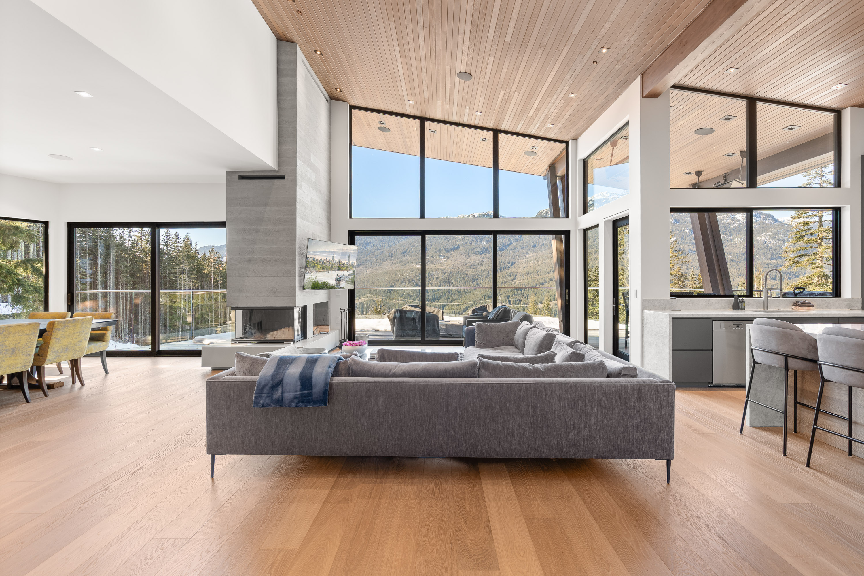 Luxury Kadenwood property interior 6